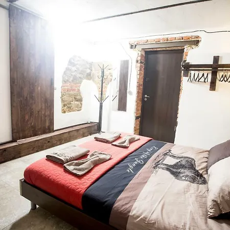 Hostel Art Revolution Studio
